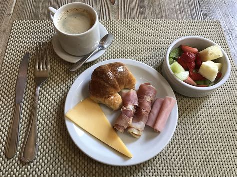 What is Argentina's breakfast like?