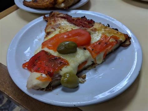Do Argentines eat pizza?