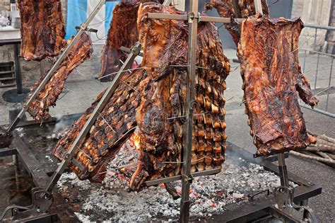 How do Argentinians like their meat?